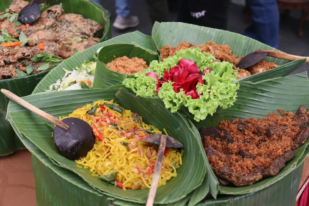 Ăn gì ở Indonesia? Những món nhất định phải thử