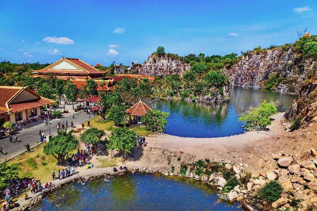 Du lịch lễ 30/4 - 1/5: nước nào gần, rẻ, đẹp?