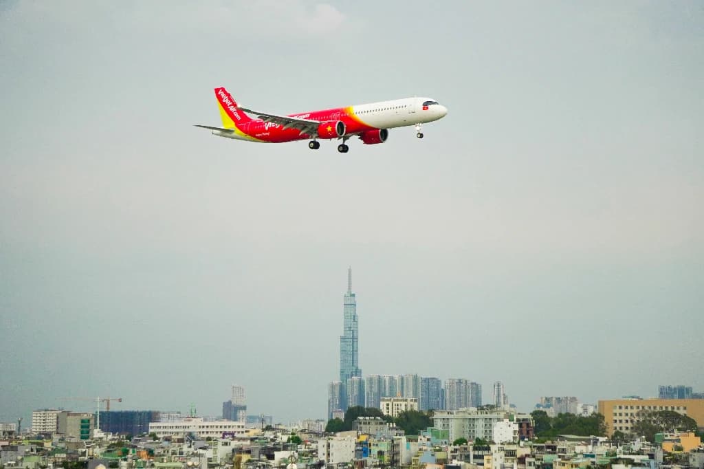 Bay đêm hay bay ngày: chọn giờ bay thông minh