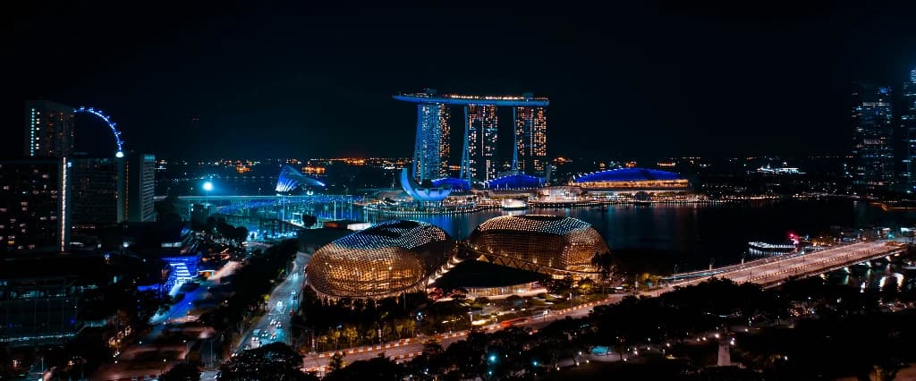 Đi Singapore - Malaysia cần bao nhiêu GB data là đủ?