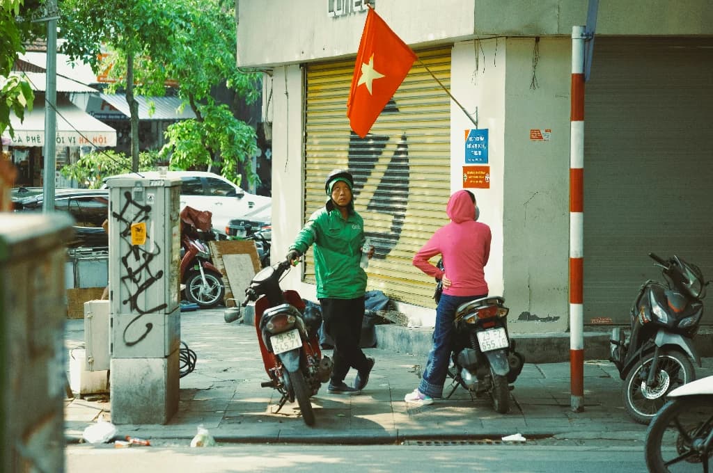 Giữ SIM Việt Nam nhận OTP khi dùng eSIM du lịch