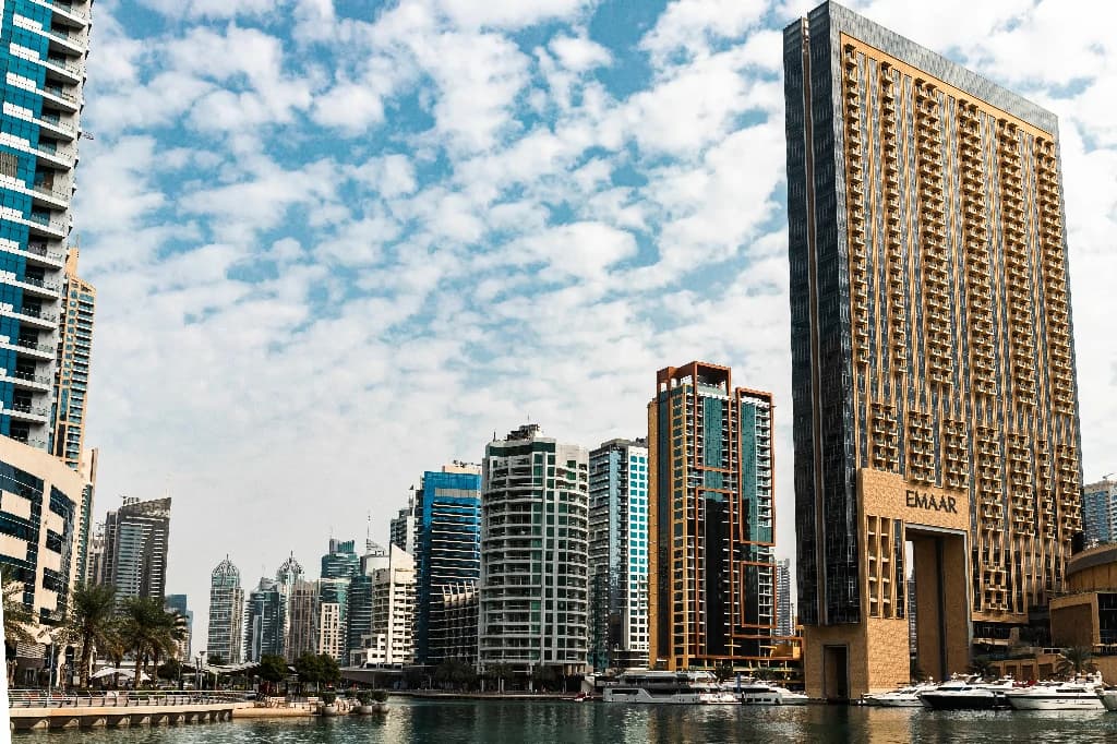 Săn vé máy bay giá rẻ đi Dubai (UAE): mẹo và thời điểm