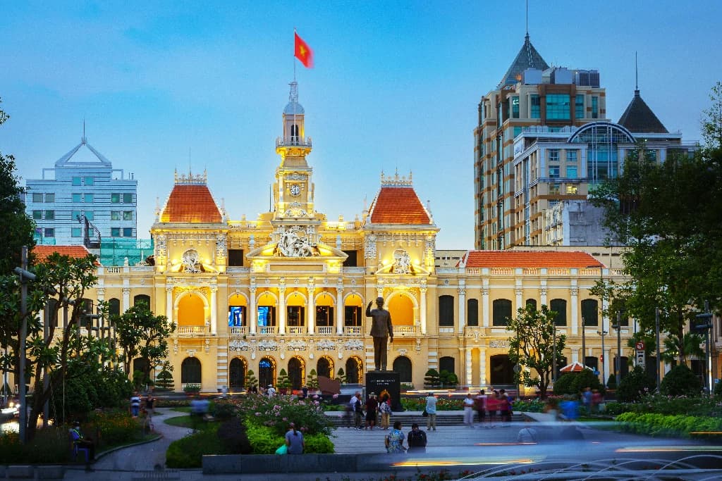 Vì sao roaming đắt? Cách tránh hóa đơn sốc